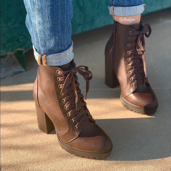 LAST 5.5 Combat lace up bootie - Picture 2 of 5